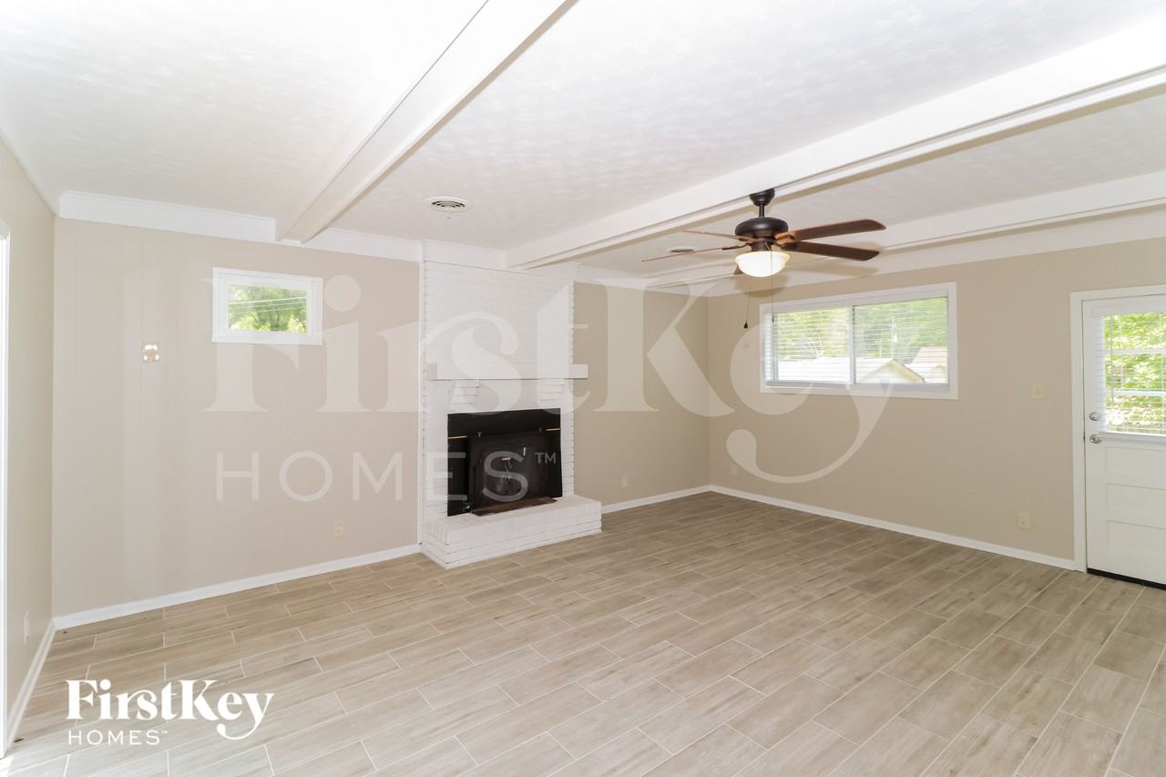 3021 Chaucer Ln - Photo 3 of 15