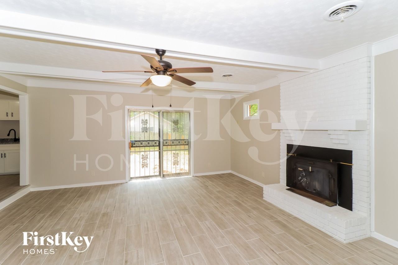 3021 Chaucer Ln - Photo 4 of 15