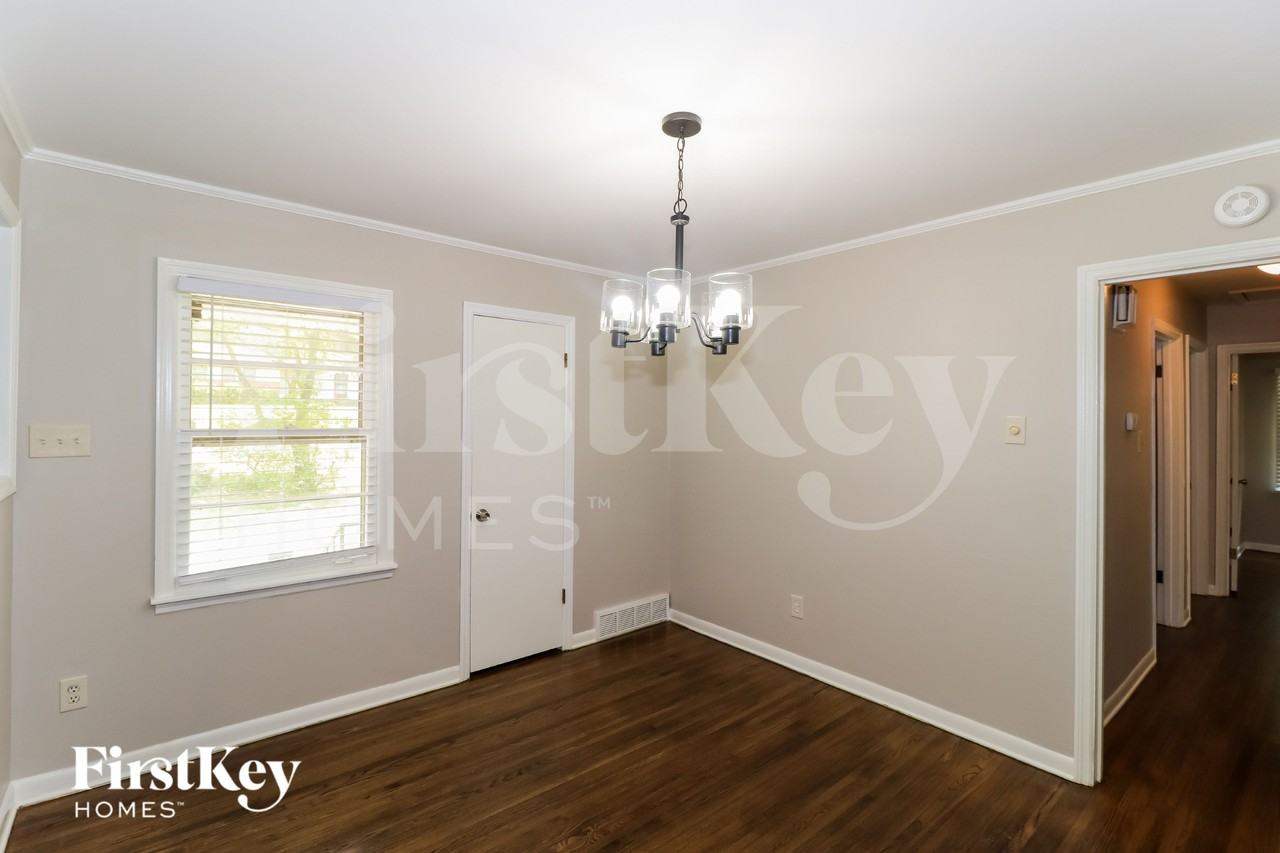 3021 Chaucer Ln - Photo 5 of 15