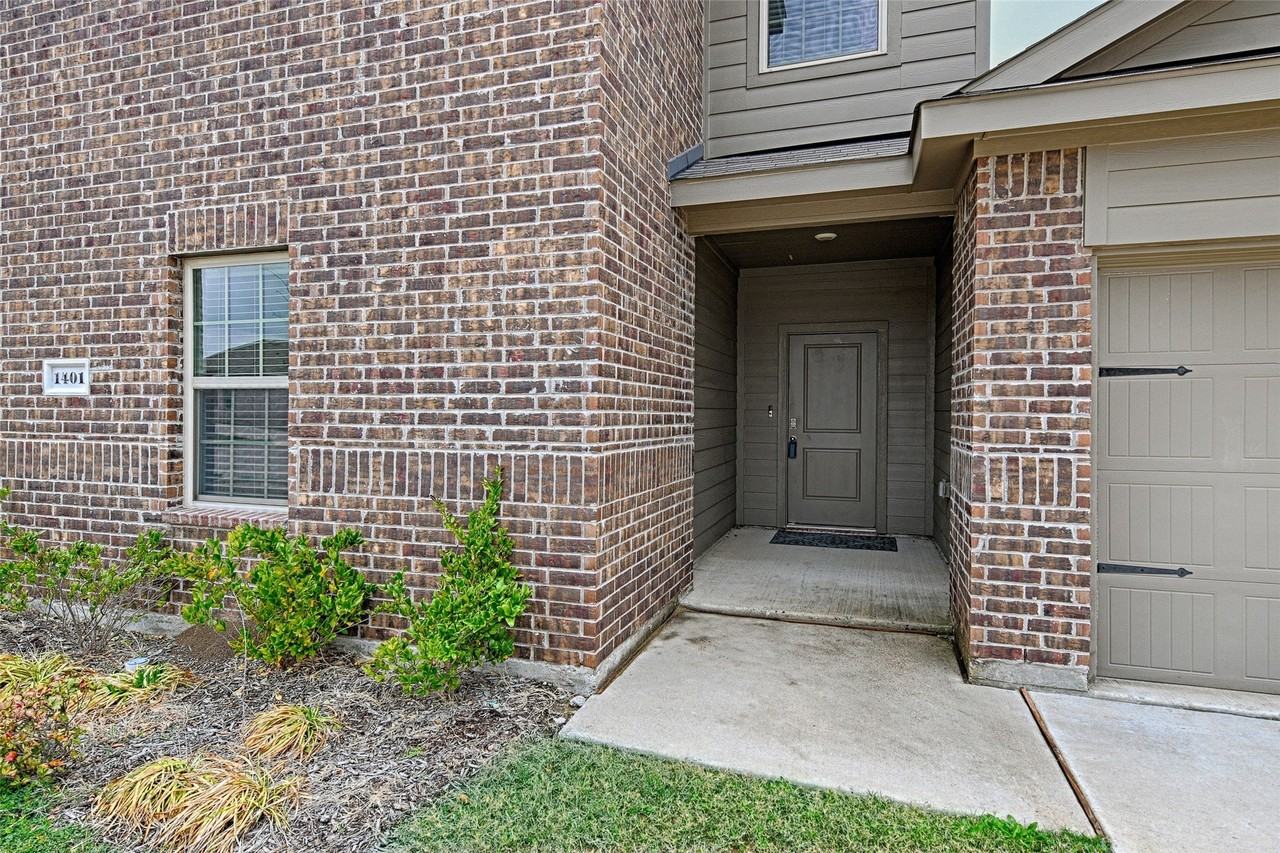 1401 Old Trail Rd - Photo 4 of 30