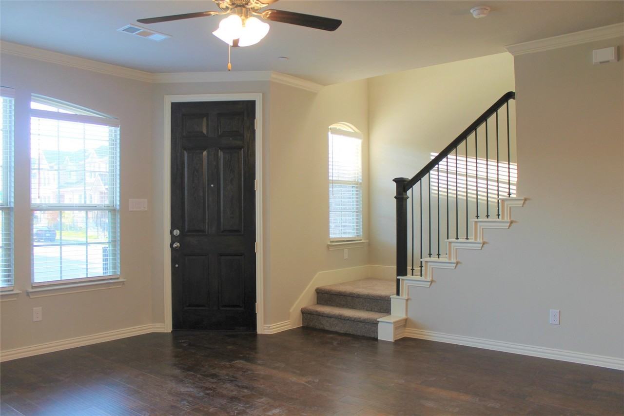825 Ben Ln - Photo 4 of 15