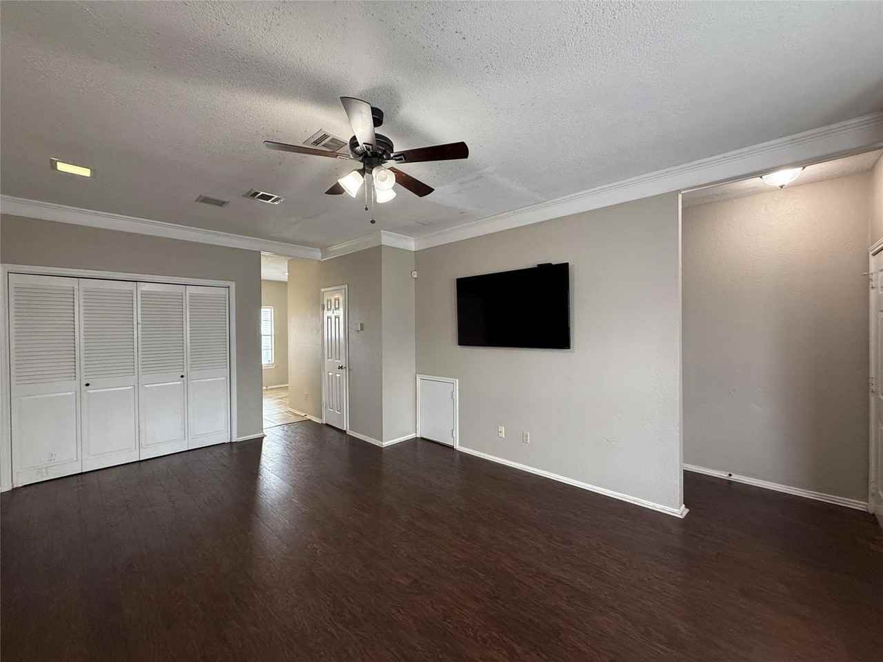 1342 Park Ave - Photo 2 of 15