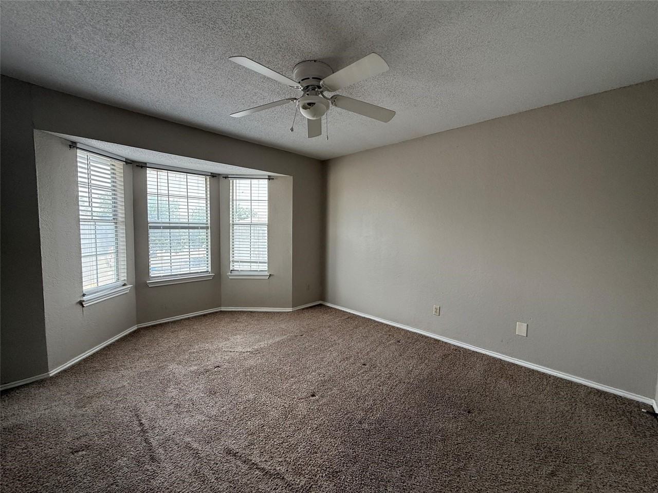 1342 Park Ave - Photo 4 of 15