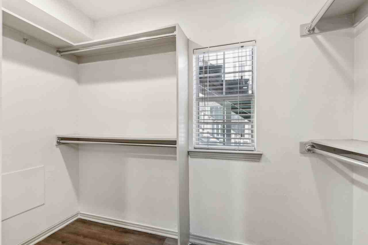 4402 Swiss Ave - Photo 6 of 11