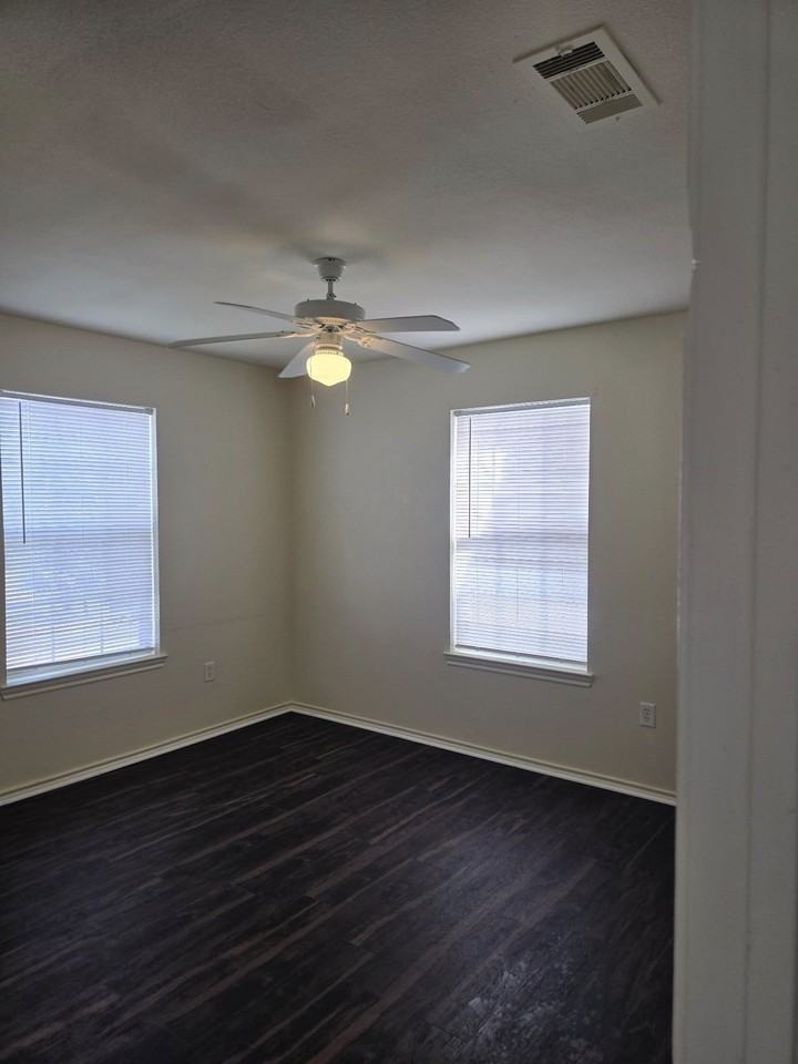 1001 Redwood Ave - Photo 3 of 10