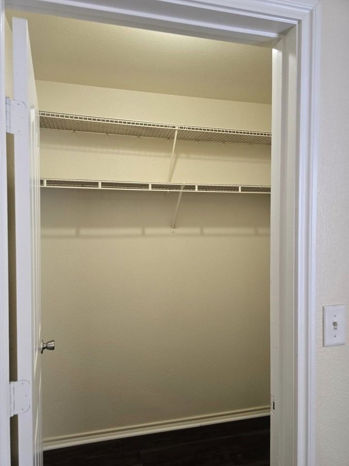 1001 Redwood Ave - Photo 6 of 10