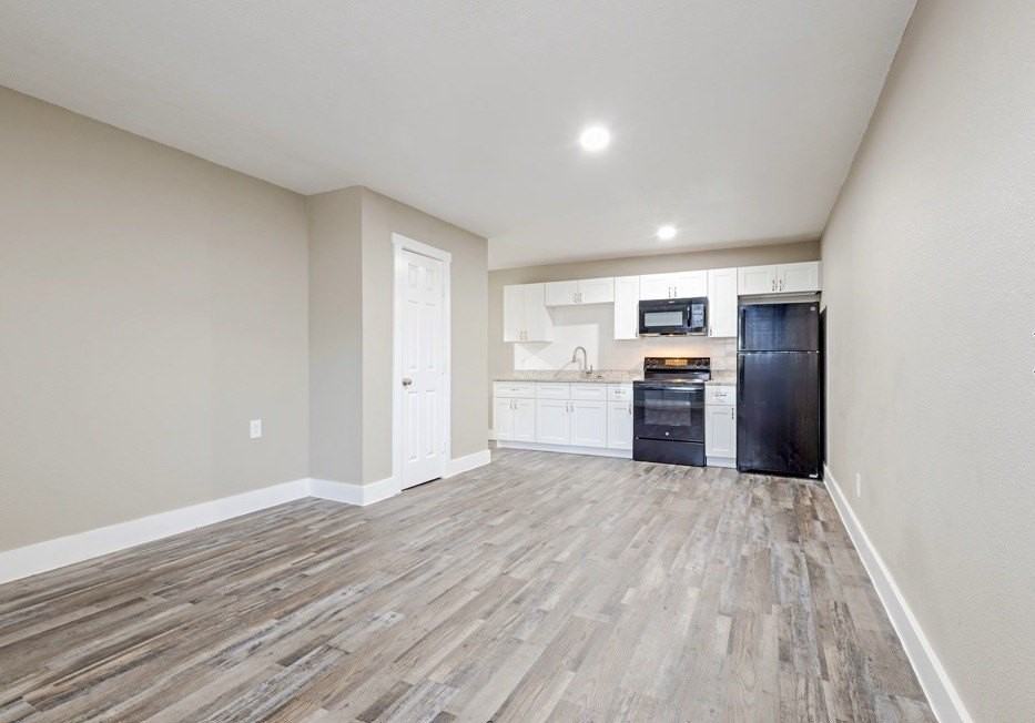 2910 Prichard Ln - Photo 2 of 8