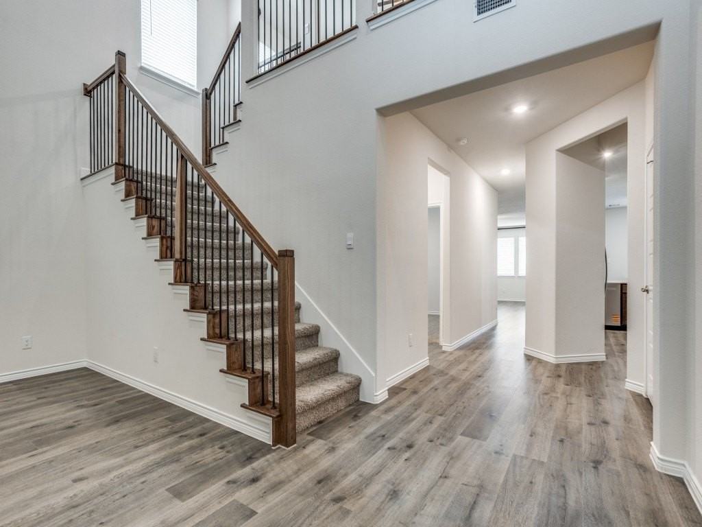 6978 Draper Ln - Photo 3 of 22