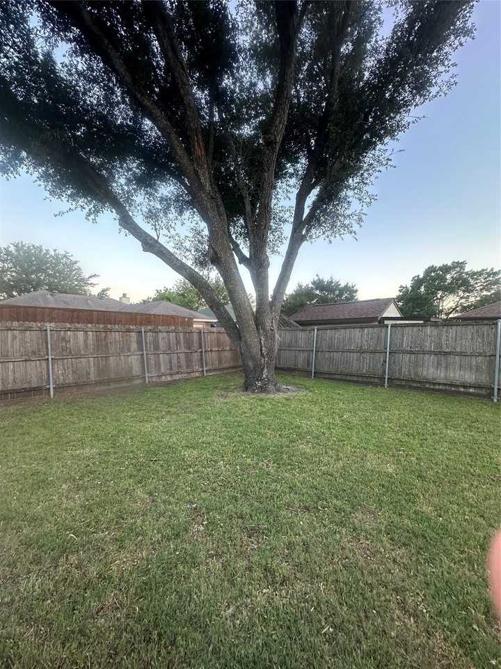 3814 Drakestone Ave - Photo 3 of 14