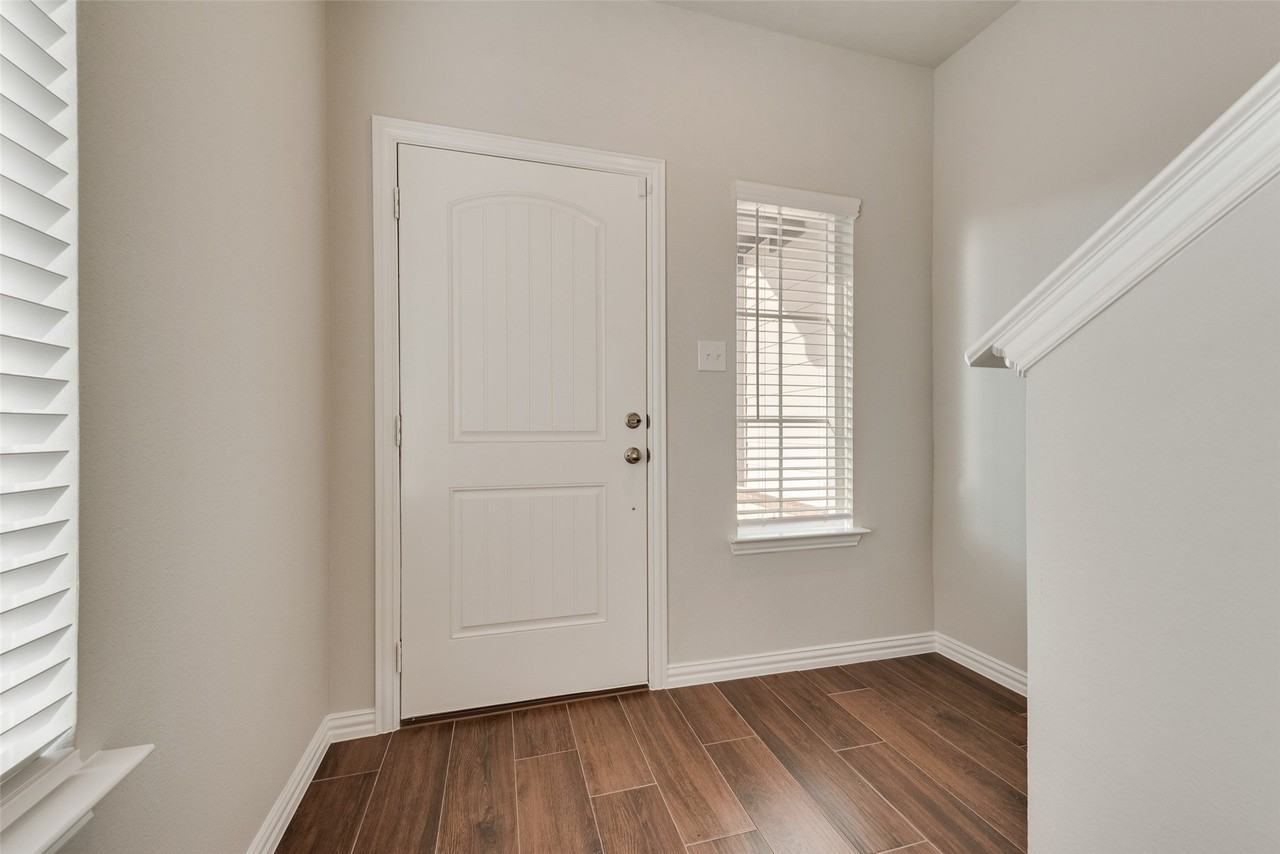 1452 Twin Forks Dr - Photo 7 of 24
