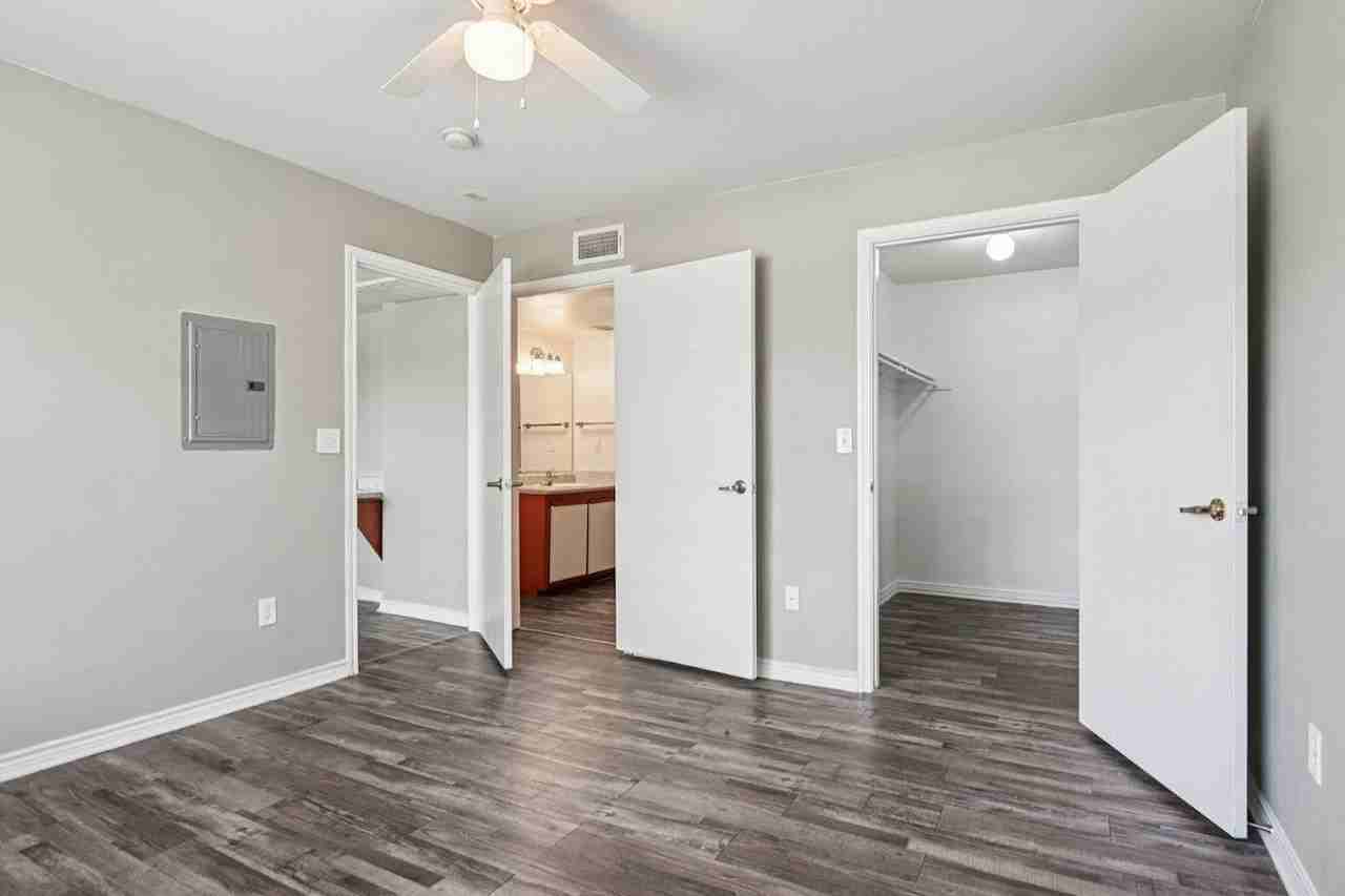 700 Timber Oaks Ln - Photo 2 of 12