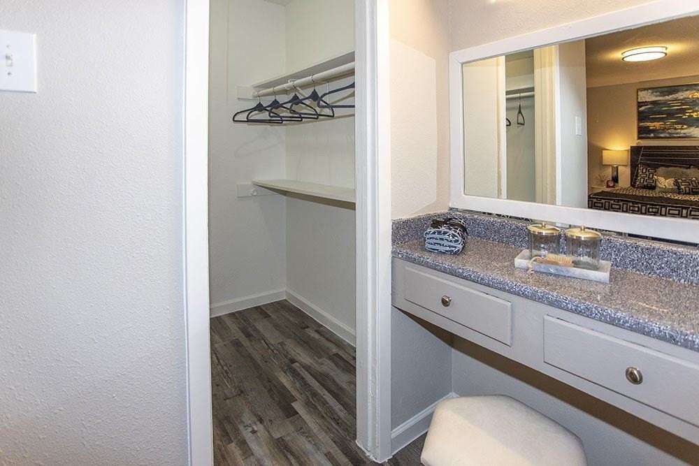 14208 Heritage Cir - Photo 4 of 9