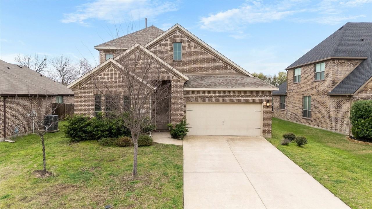 576 Spruce Trl - Photo 2 of 39