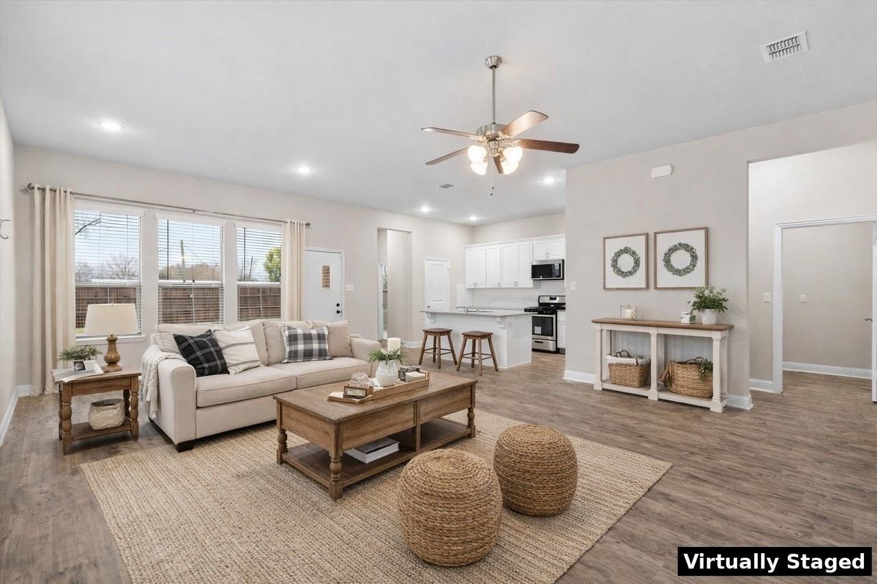 576 Spruce Trl - Photo 3 of 39