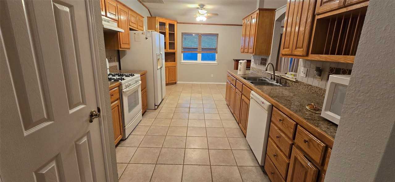 2267 County Road 3025 - Photo 7 of 31