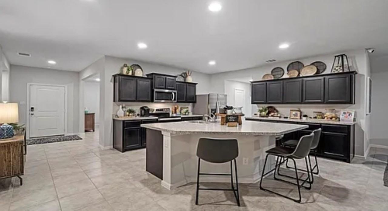 829 Loomis Trl - Photo 5 of 15