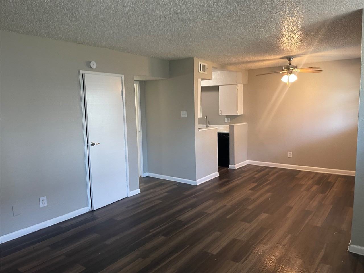 3300 Edgewood Dr - Photo 3 of 12
