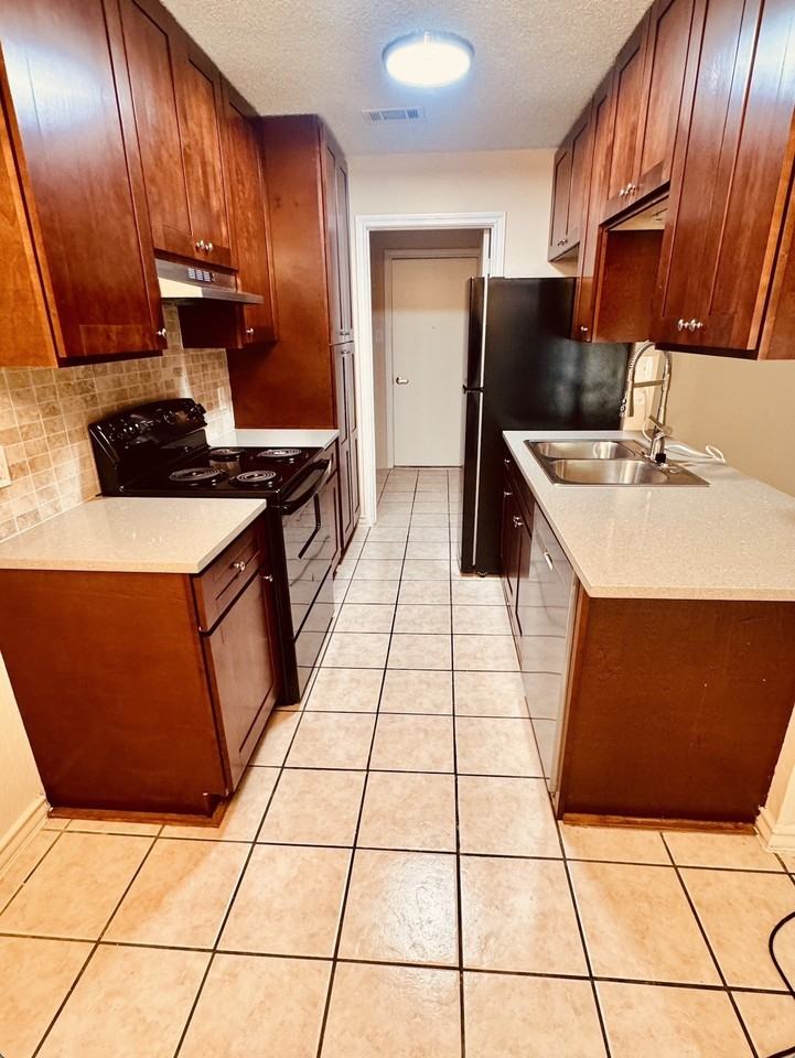 2309 Woodmont Trl - Photo 7 of 15