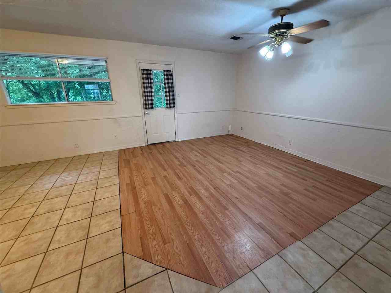 1238 Carla St - Photo 5 of 22