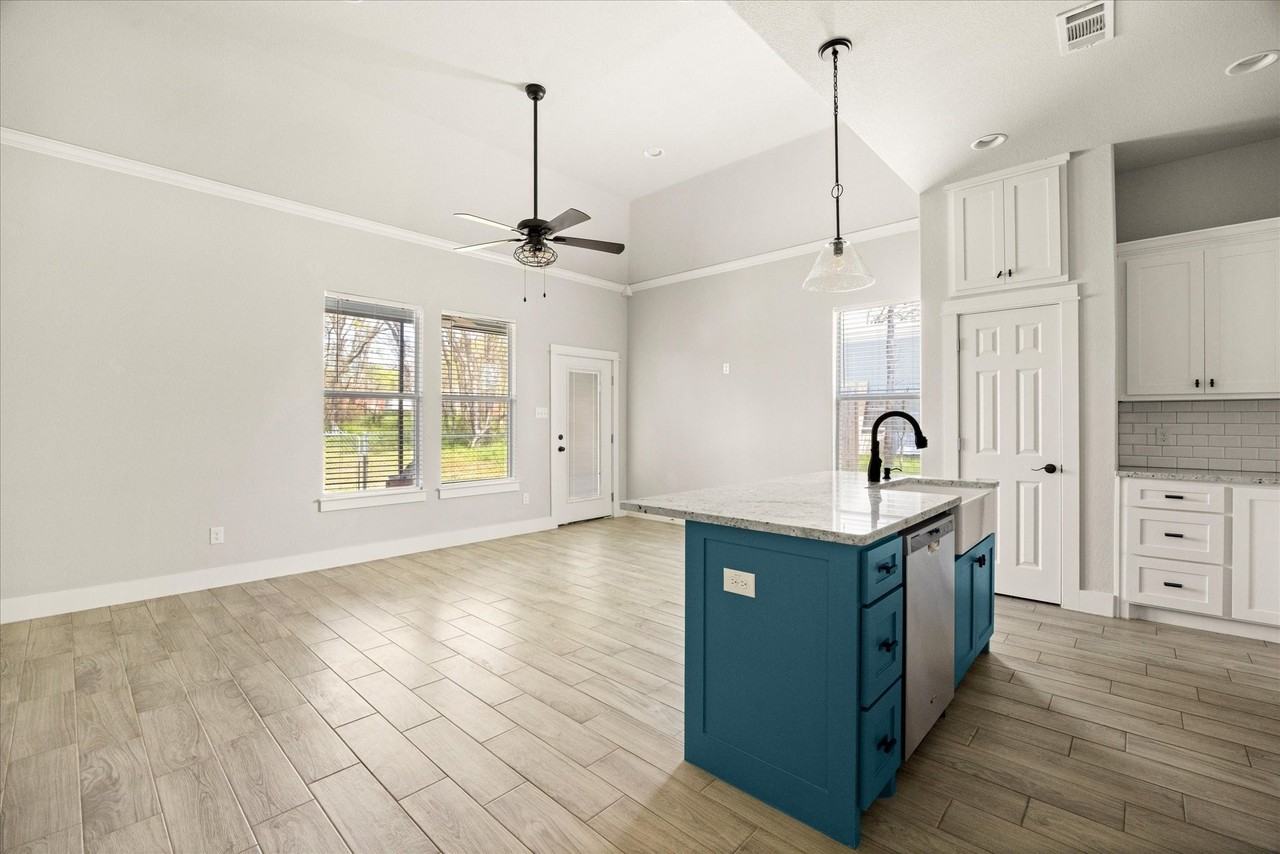 409 Cleveland Rd - Photo 5 of 23
