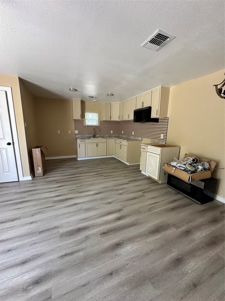 4101 N 19th St - Photo 4 of 8