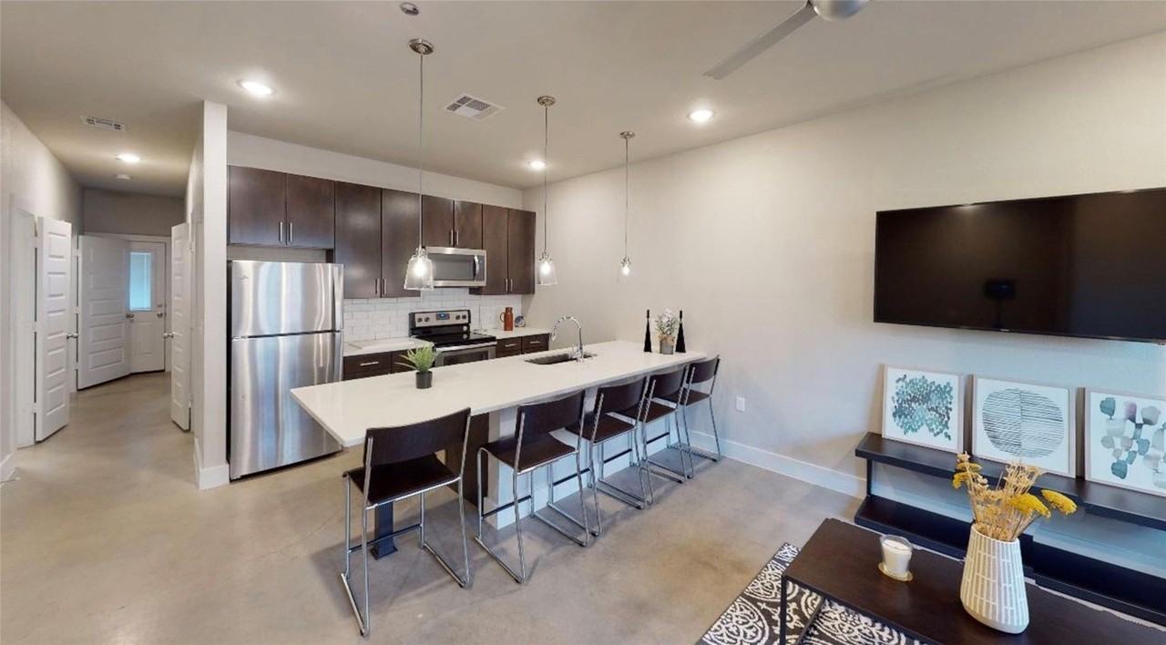2430 S 2nd St - Photo 2 of 10