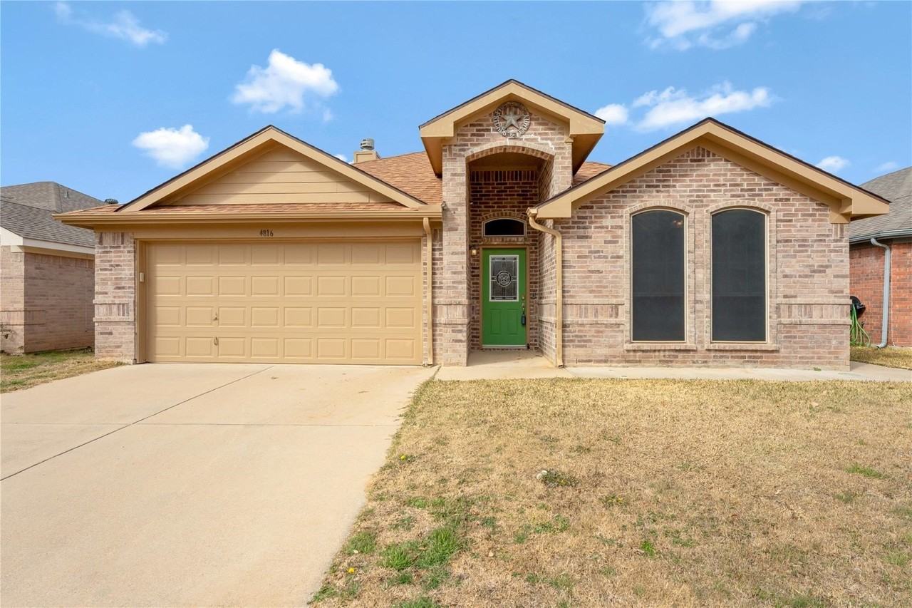 4816 Sapphire Ln - Photo 2 of 39