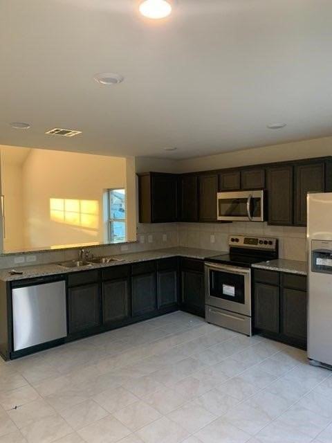 1008 Emerald Dr - Photo 2 of 23