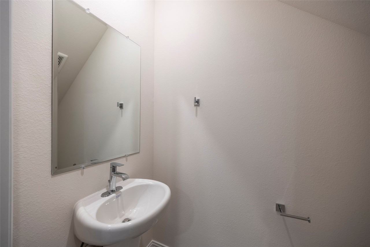 1530 Lake District Dr - Photo 7 of 32
