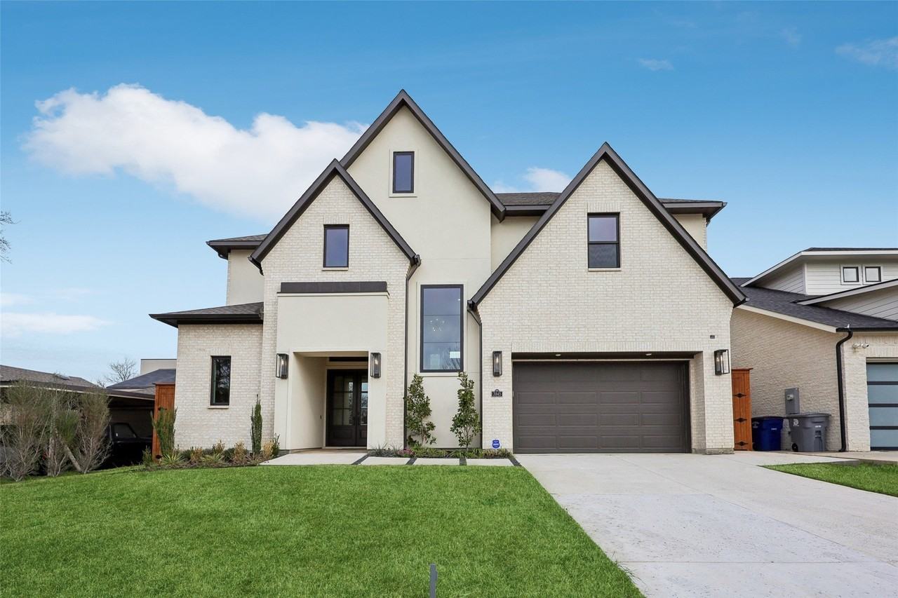 3845 Van Ness Ln