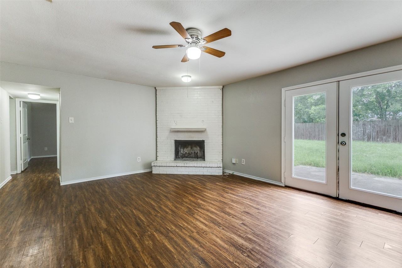 12129 Spring Branch Dr - Photo 2 of 11