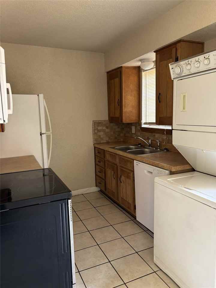 904 N Frances St #A - Photo 2 of 7