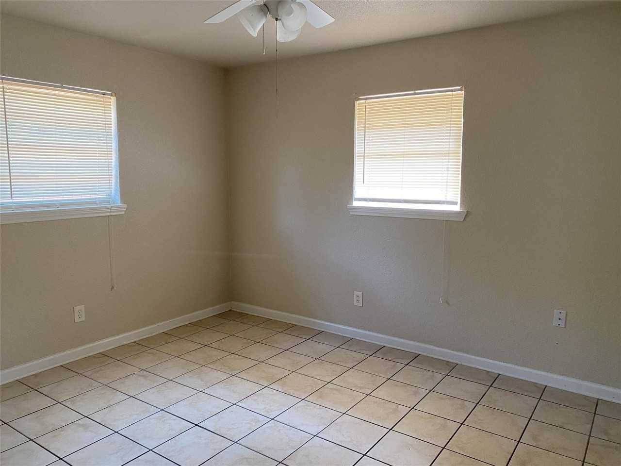 904 N Frances St #A - Photo 4 of 7