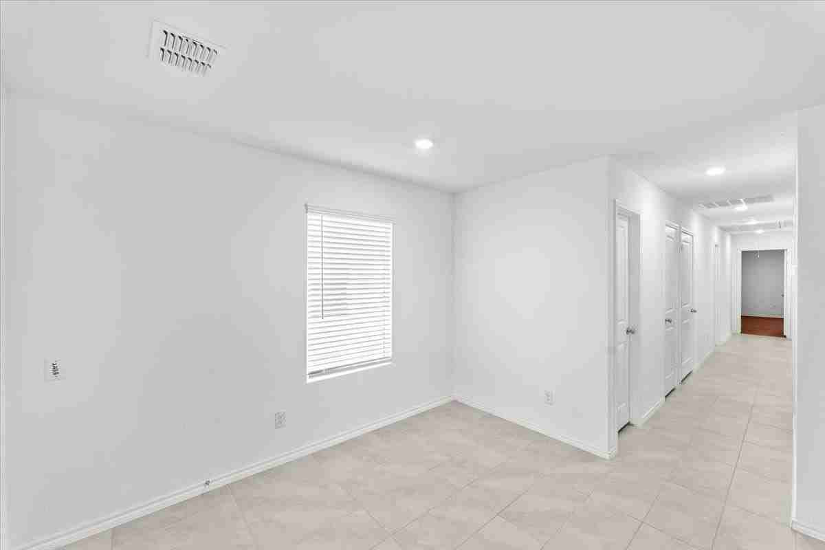 211 Herman Ln - Photo 4 of 40