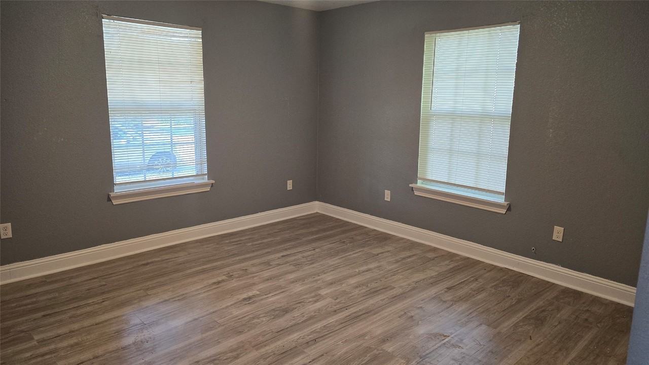 304 E King St - Photo 4 of 9