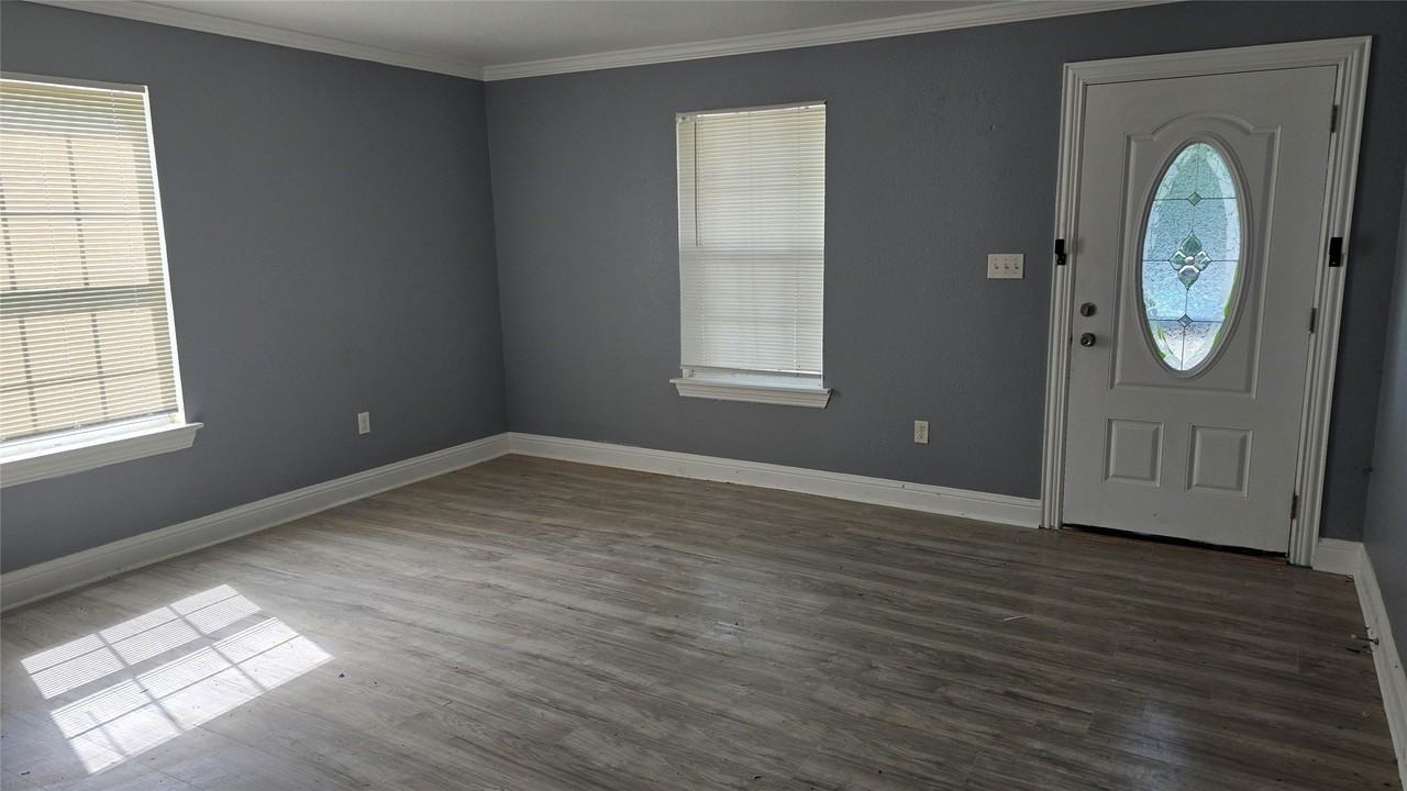 304 E King St - Photo 6 of 9