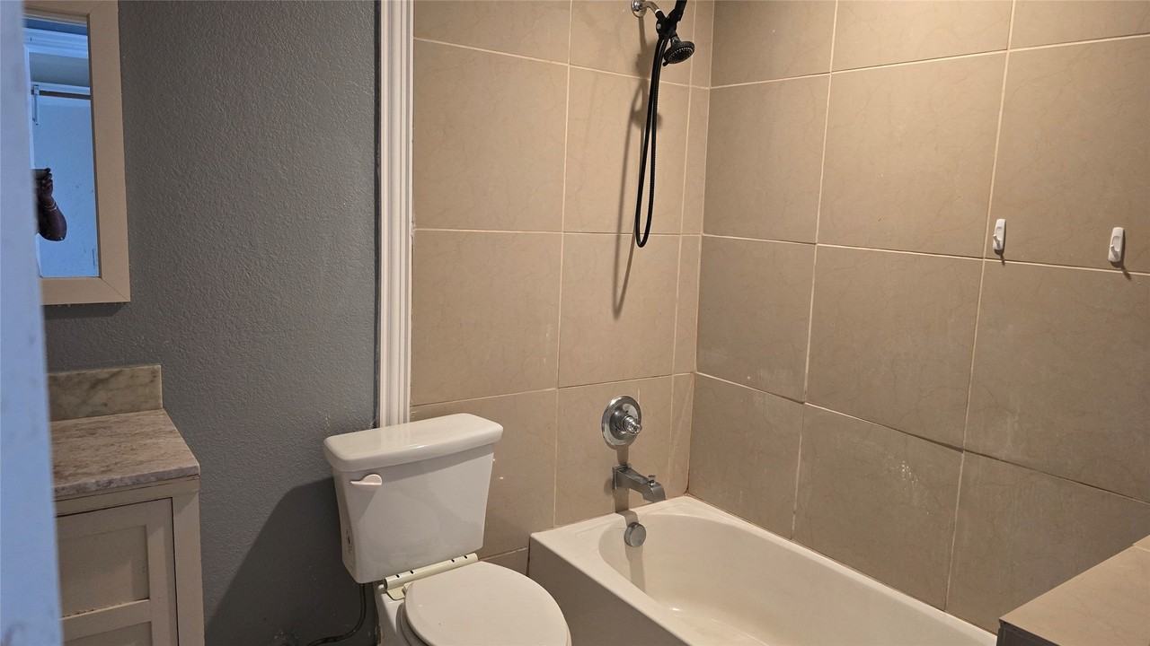 304 E King St - Photo 7 of 9
