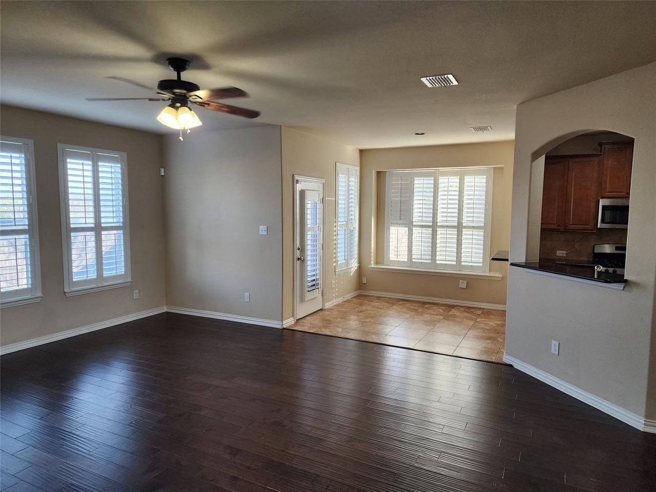 14028 Zippo Way - Photo 3 of 9