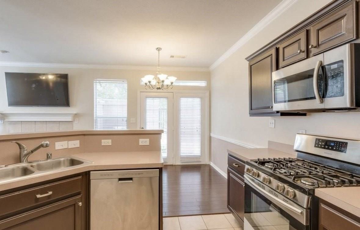 615 Regency Dr