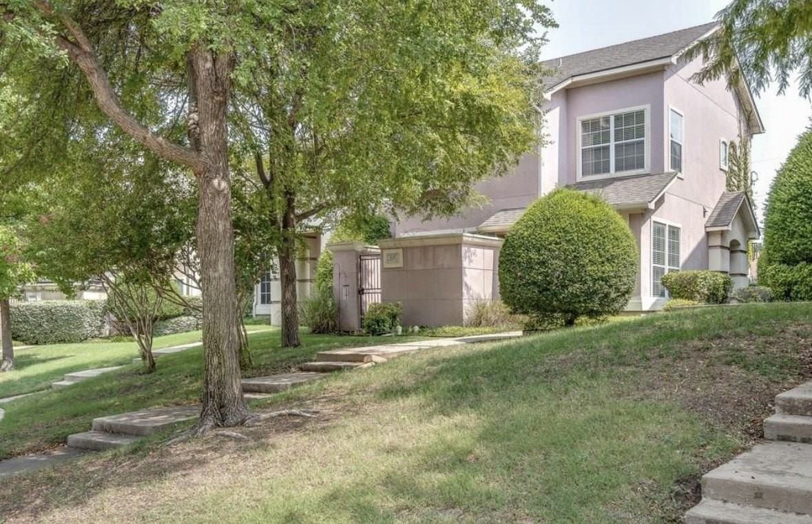 615 Regency Dr - Photo 2 of 13
