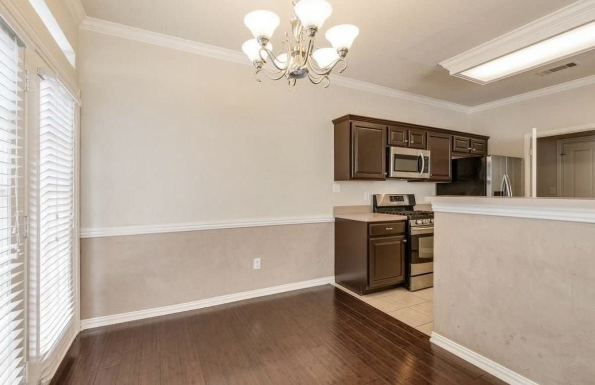 615 Regency Dr - Photo 3 of 13