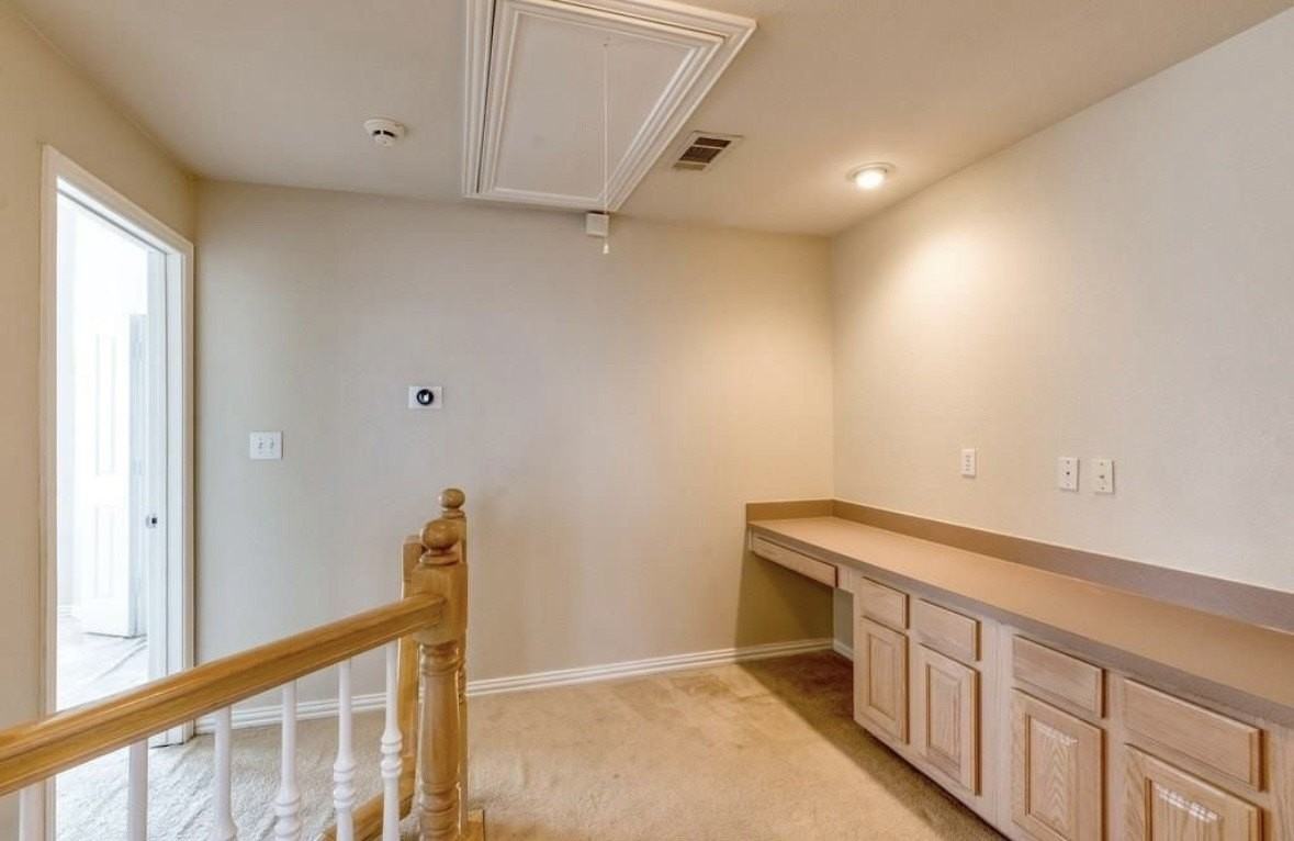 615 Regency Dr - Photo 5 of 13