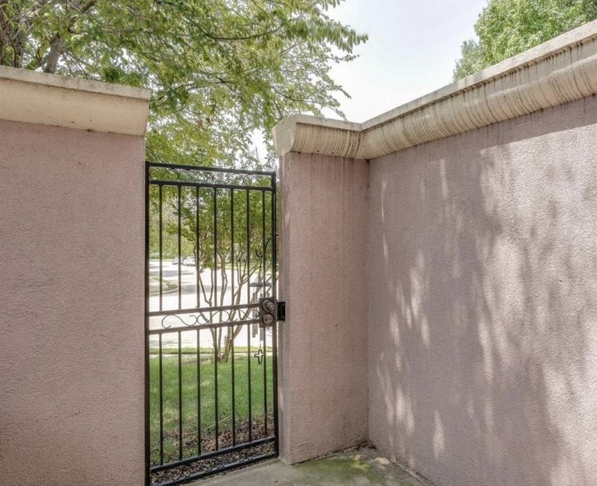 615 Regency Dr - Photo 7 of 13