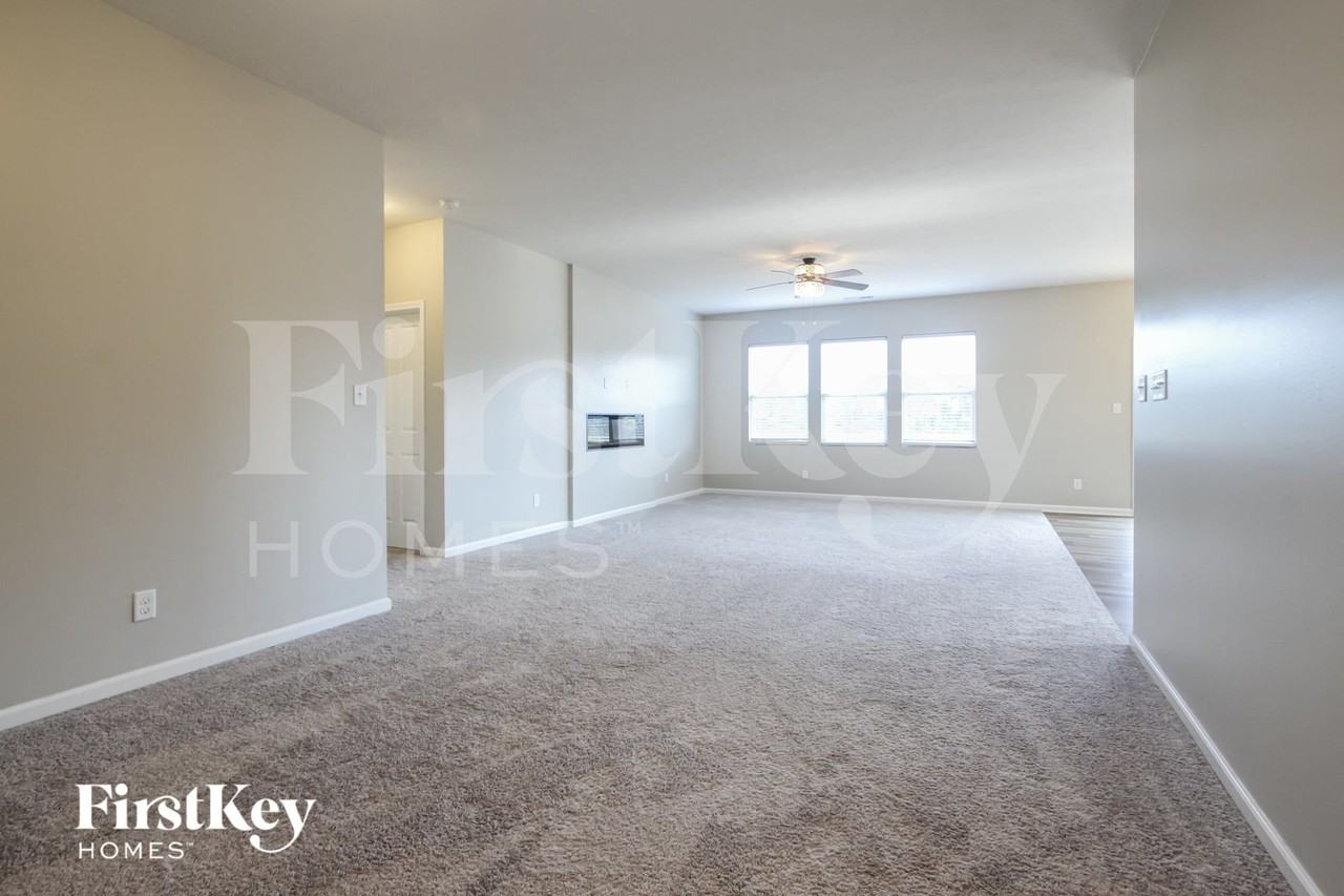 6035 Aspen Meadow Dr - Photo 2 of 15