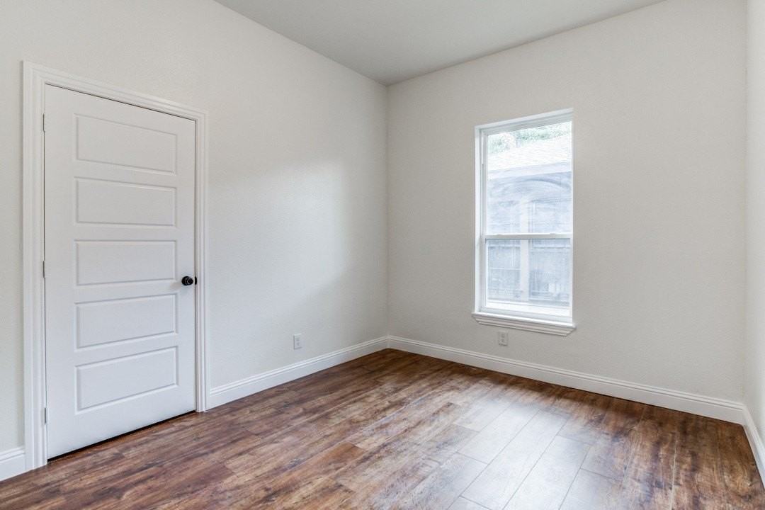 3423 S Harwood St - Photo 4 of 20