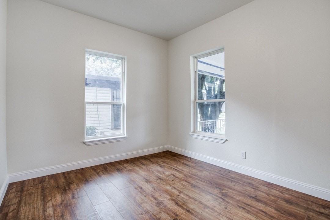 3423 S Harwood St - Photo 6 of 20