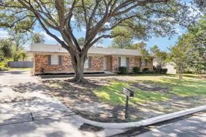 featured image of 3170 Golfing Green Dr