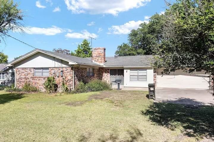 3170 Golfing Green Dr - Photo 2 of 9