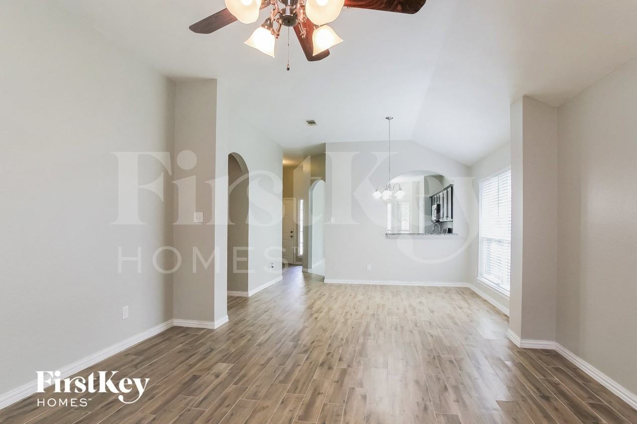 2227 Nicholas Xing - Photo 4 of 15