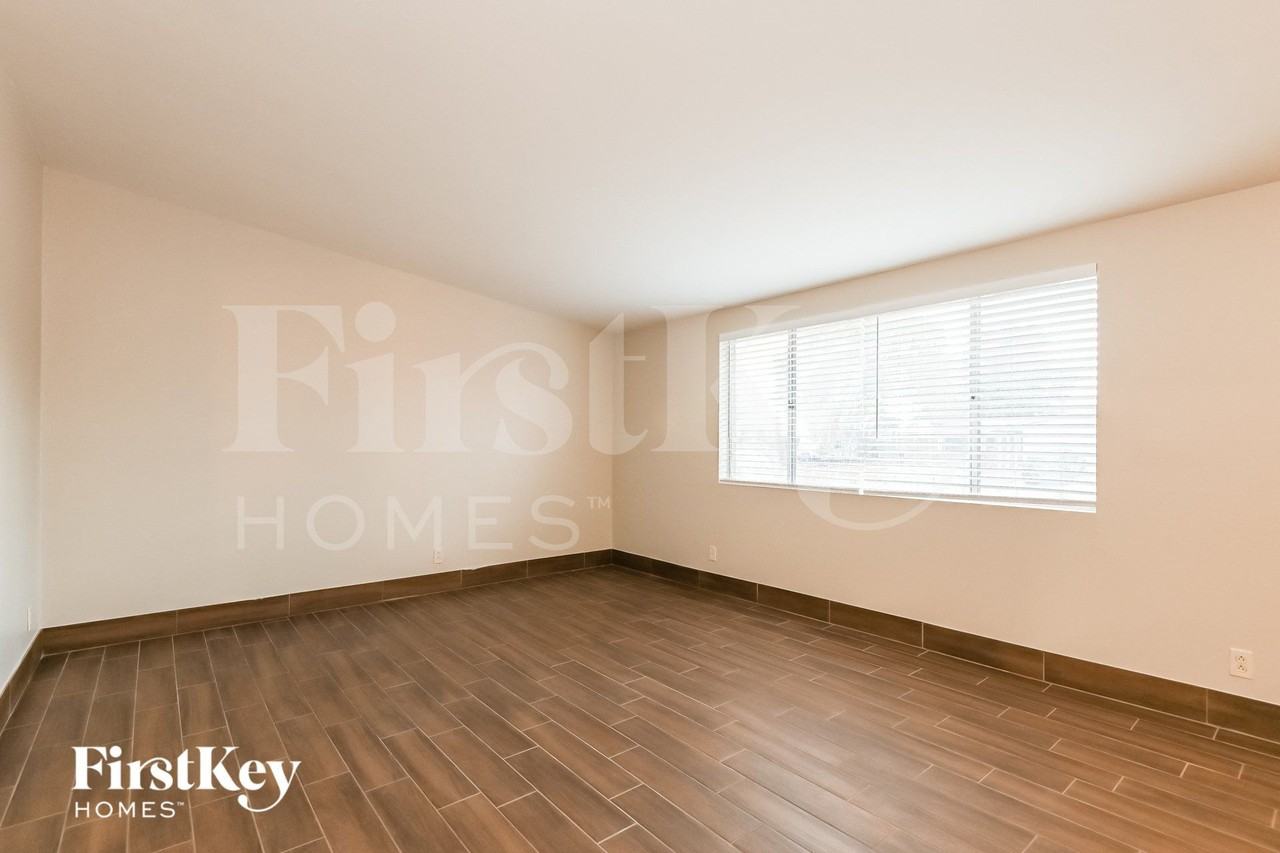 8940 E Pine Valley Dr - Photo 2 of 15